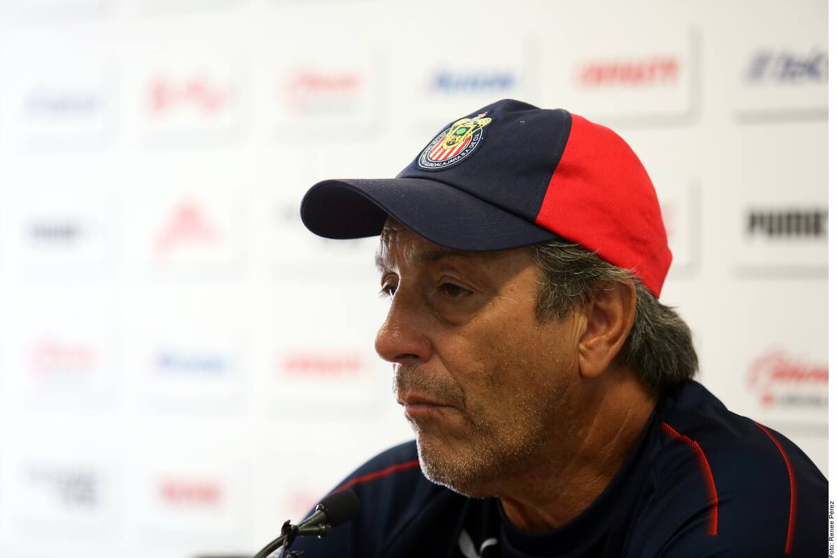 Defiende Tomás Boy llegada de Oribe Peralta a Chivas