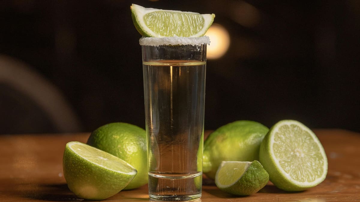 ¿Por qué al vaso pequeño se le dice “shot”? Este es el origen que pocos conocen