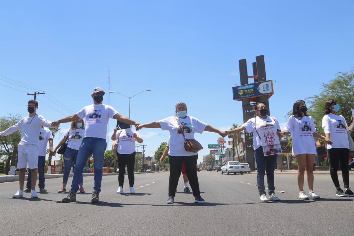 Detienen tránsito vehicular exigiendo justicia por Isela y Leah