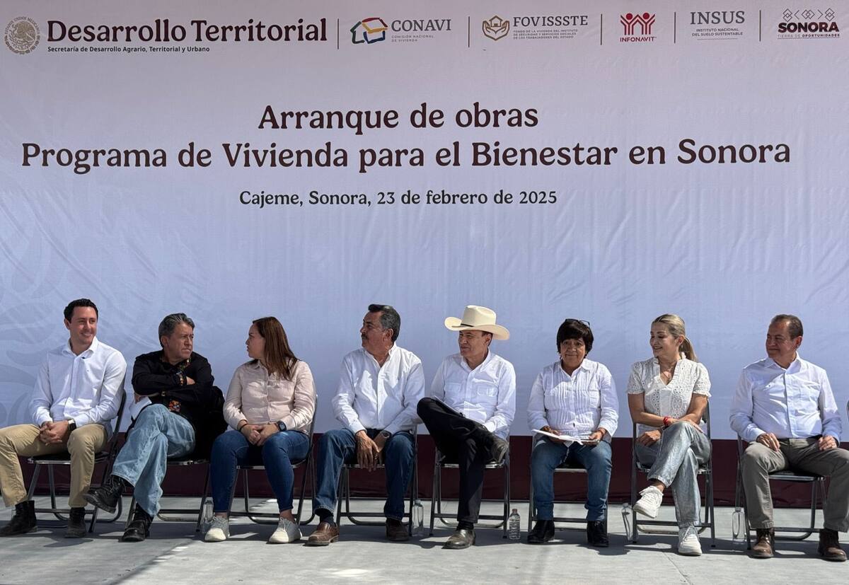 Arrancó ayer el Programa de Vivienda para el Bienestar encabezado por el gobernador Alfonso Durazo, Edna Elena Vega, titular de Sedatu, entre otros funcionarios. FOTO: ESPECIAL