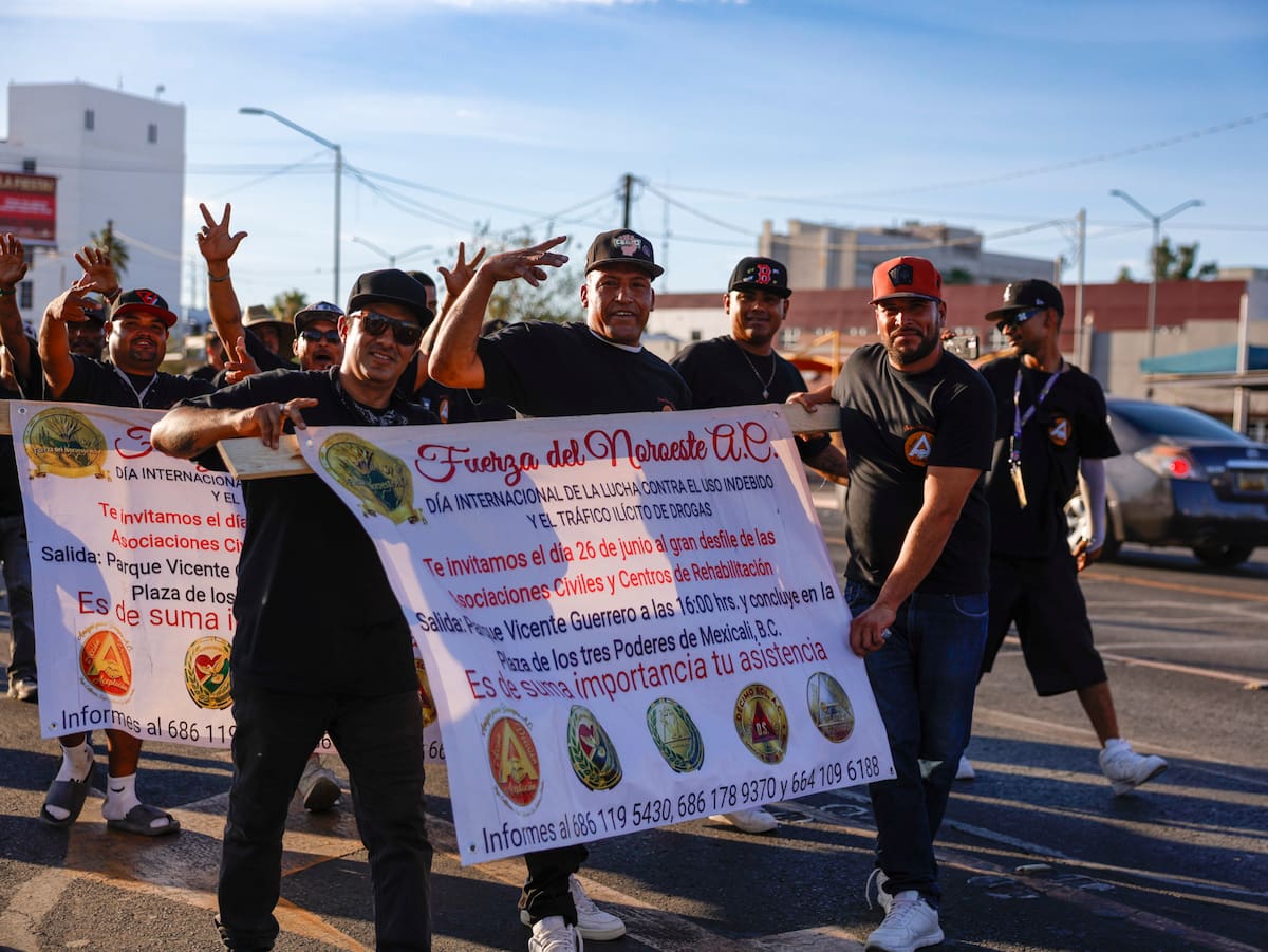 Integrantes de distintos centros de rehabilitación marcharon en Mexicali con motivo del Día Internacional contra el Uso Indebido y el Tráfico Ilícito de Drogas, para promover la prevención de las adicciones. (Juan J. Morales)