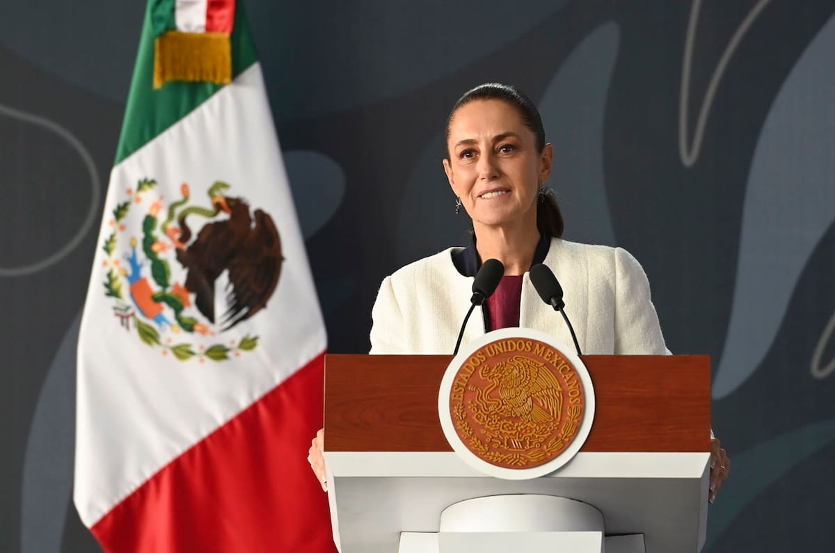 Cuernavaca, Morelos, México, 8 de enero de 2026.
La doctora Claudia Sheinbaum Pardo, presidenta Constitucional de los Estados Unidos Mexicanos en conferencia de prensa matutina, “Conferencia del Pueblo” desde Cuernavaca, Morelos. La acompañan Margarita González Saravia Calderón, gobernadora Constitucional del Estado de Morelos; Rosa Icela Rodríguez Velázquez, secretaria de Gobernación; Omar García Harfuch, secretario de Seguridad y Protección Ciudadana (SSPC); Ricardo Trevilla Trejo, secretario de la Defensa Nacional (Sedena); Raymundo Pedro Morales Ángeles, secretario de Marina (Semar); Hernán Cortés Hernández, comandante de la Guardia Nacional (GN); Marcela Figueroa Franco, secretaria ejecutiva del Sistema Nacional de Seguridad Pública (SESNSP); Noemí Juárez Pérez, subsecretaria de Educación Pública, encargada de la sección “Mujeres en la Historia”.
Foto: Saúl López / Presidencia