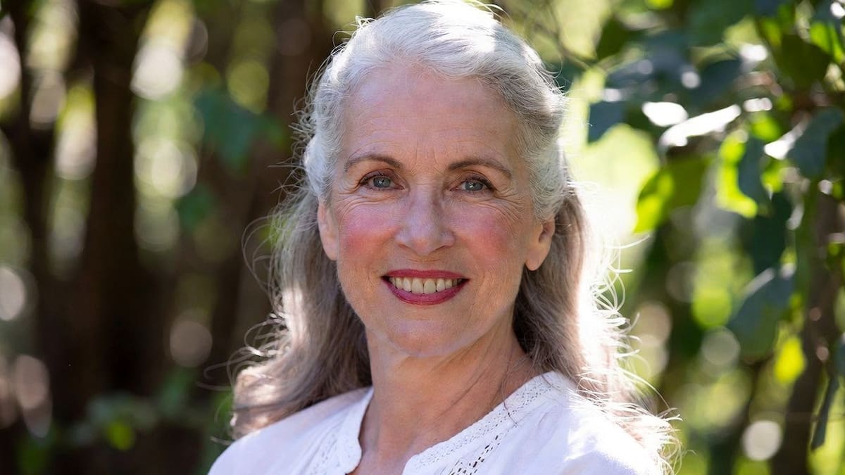 Cortes de cabello que ayudan a disimular las canas | Foto: Grok