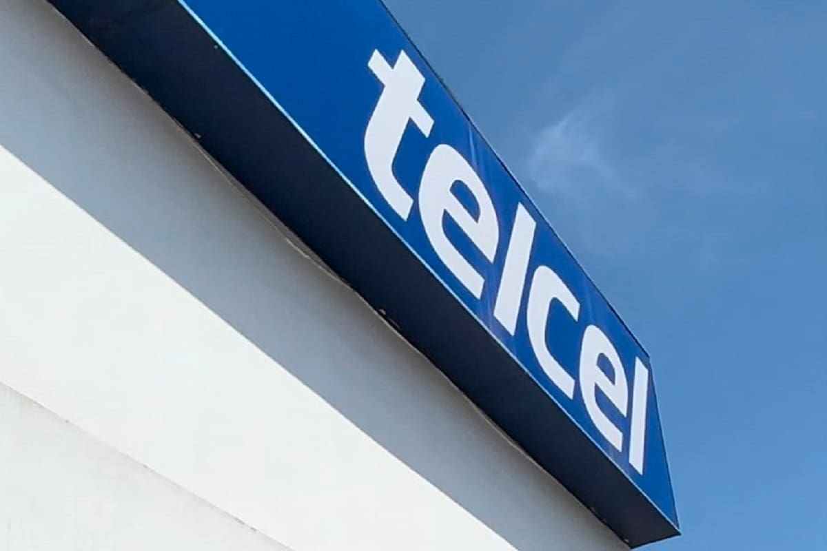 Usuarios acuden a Telcel en Tijuana para evitar suspensión de líneas