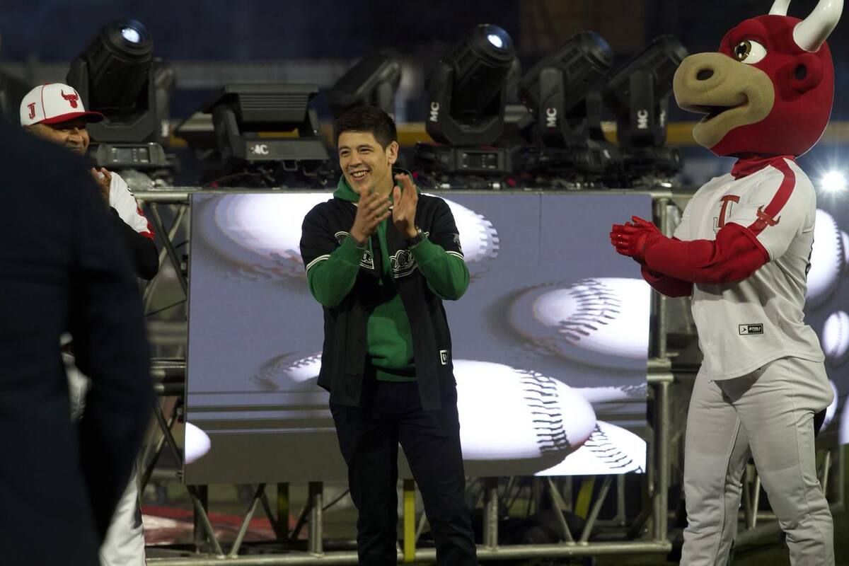 Brandon Moreno es recibido como ídolo en Toros de Tijuana