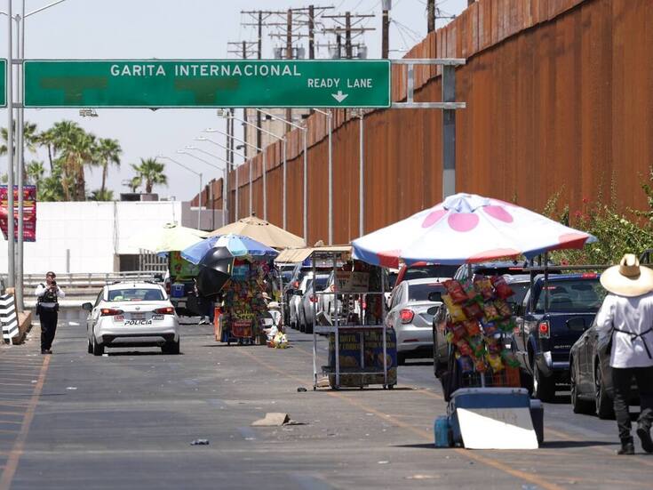 Filas de 15 minutos en garita Zona Centro