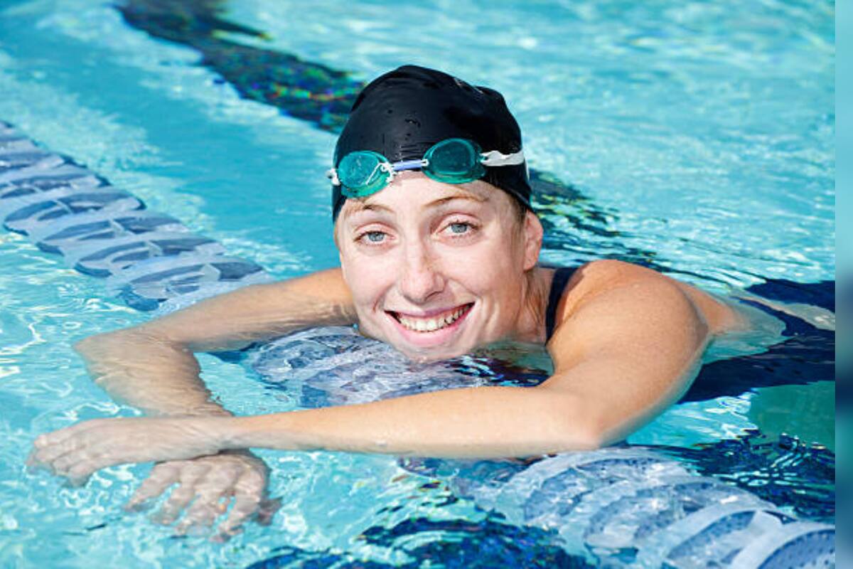 Nadar en agua fría puede reducir los síntomas de la menopausia, según un estudio