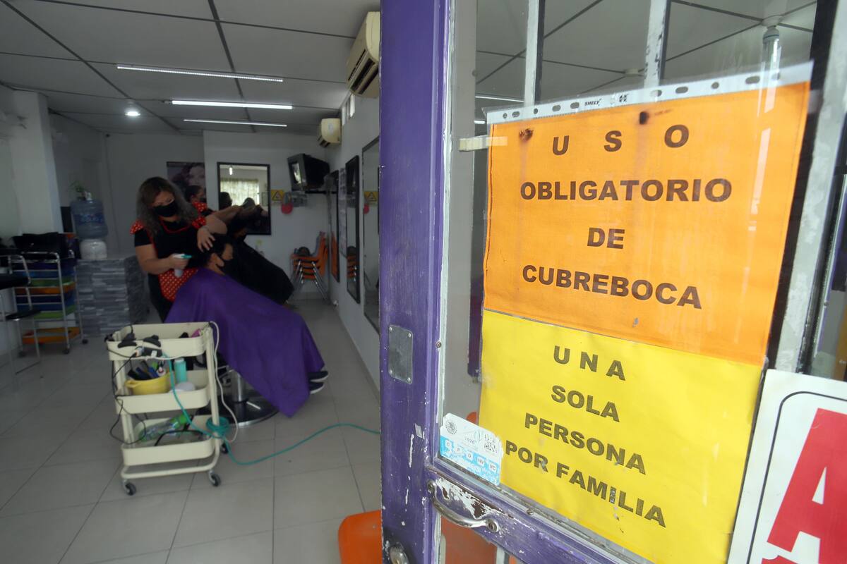 Desata debate reapertura de negocios por la crisis de Covid