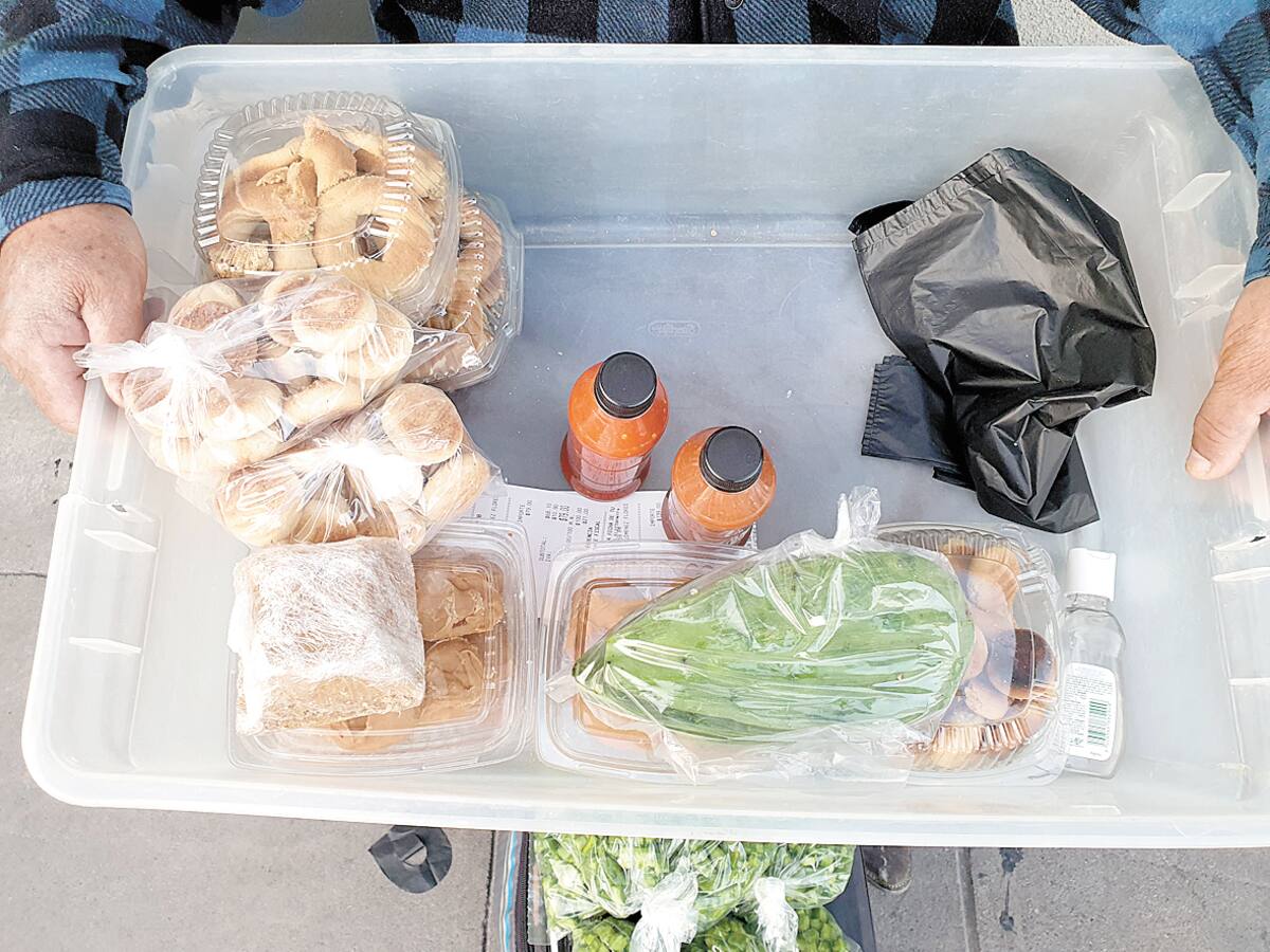 Ofrece galletas, coricos, salsa de chiltepín y nopalitos, entre otras cosas.