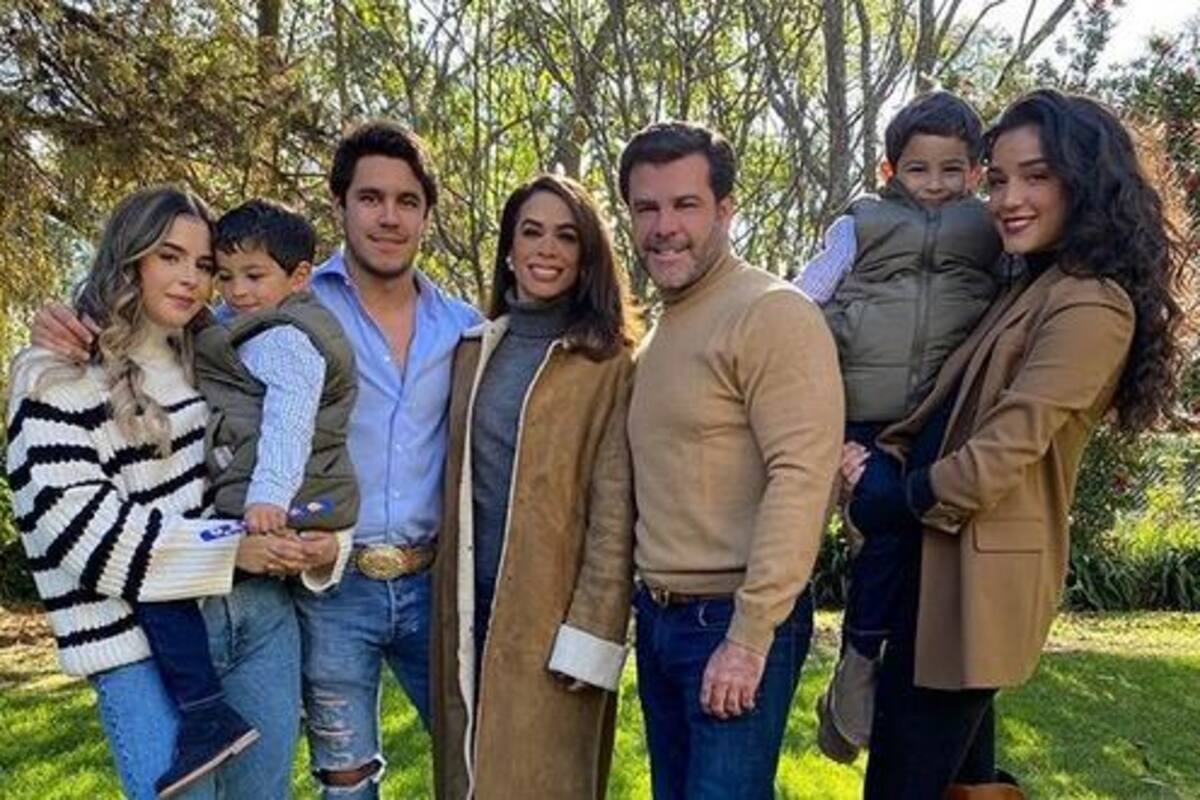 Eduardo Capetillo festeja su cumpleaños 50 cantando junto a Biby Gaytán