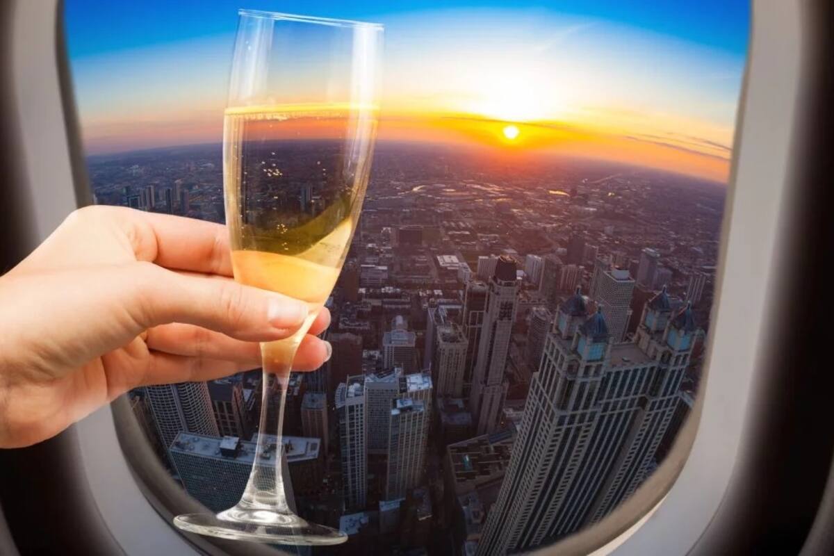 ¿Cómo afecta el alcohol a tu cuerpo al beber en un avión?