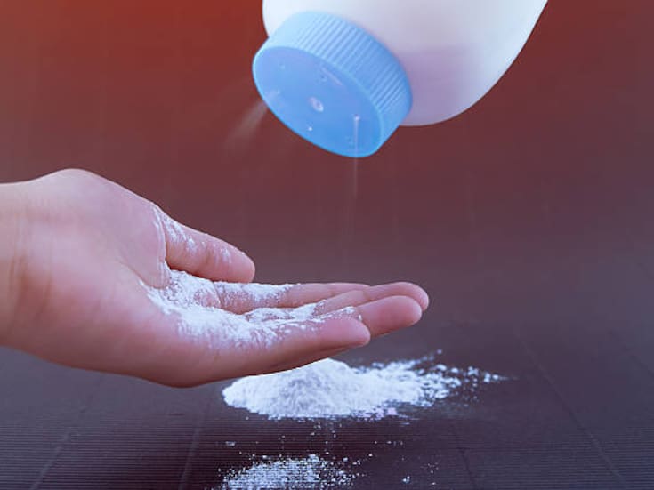 Un jurado en Los Ángeles ordena a Johnson & Johnson pagar 40 millones de dólares a dos mujeres por cáncer de ovario, el fallo que reaviva la batalla legal global por el uso de talco y el debate sobre la responsabilidad de la empresa en casos de salud a largo plazo