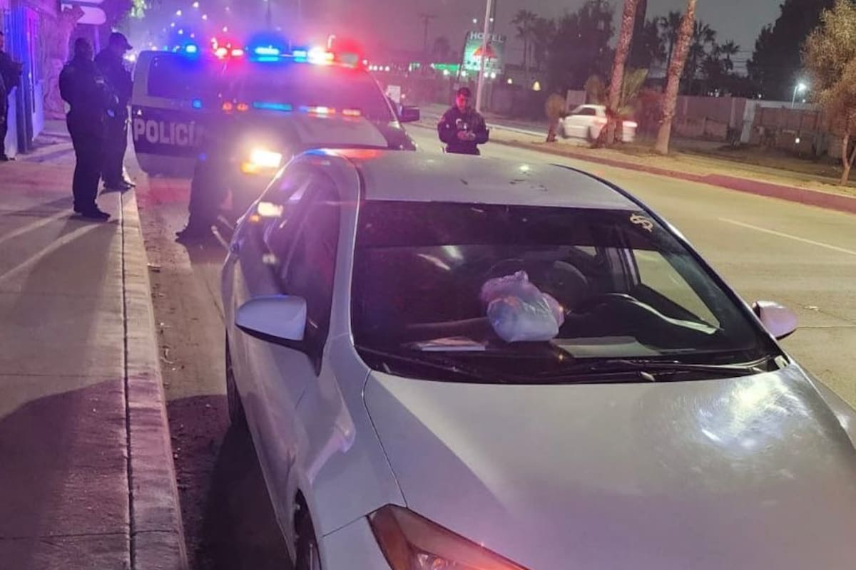 Arrestan en Ensenada a pareja con vehículo robado en Tijuana