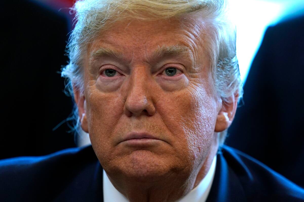 Tras súplicas de gobernadores, Trump aprueba medidas ante coronavirus