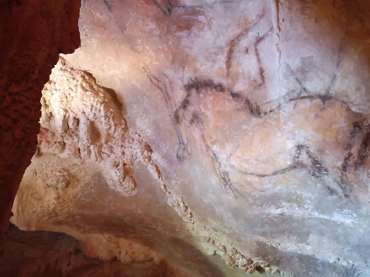 Descubren en Arabia Saudita arte rupestre de 12,000 años que cambian lo que se sabía sobre los primeros humanos