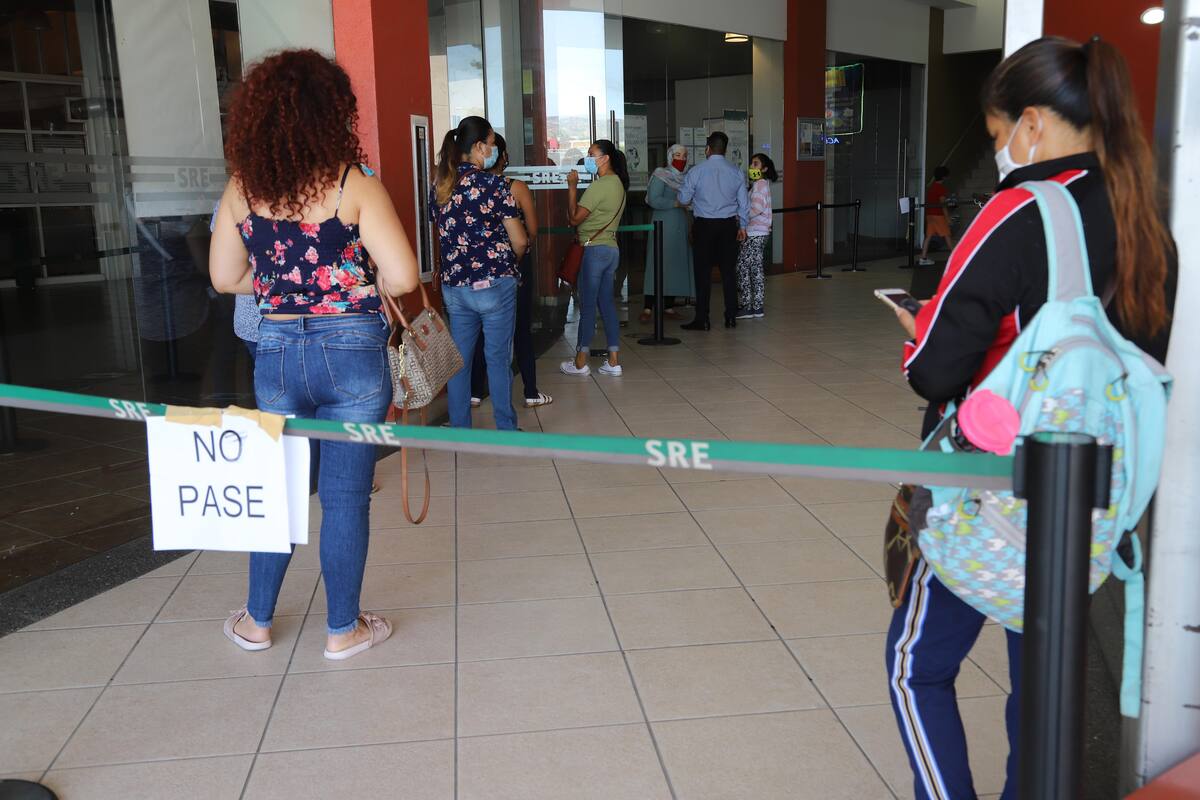Alertan a ciudadanía sobre ‘tramitadores’ de pasaporte mexicano