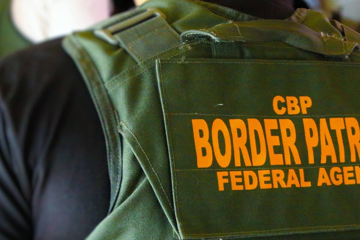 CBP compensará a mujeres detenidas solo por hablar español en tienda