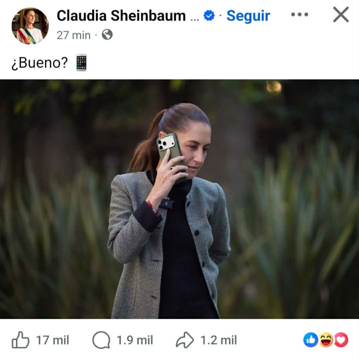 Desata dudas imagen de la presidenta Claudia Sheinbaum llamando por celular, publicada en sus redes sociales con la frase "¿bueno?". | Facebook @ClaudiaSheinbaumPardo