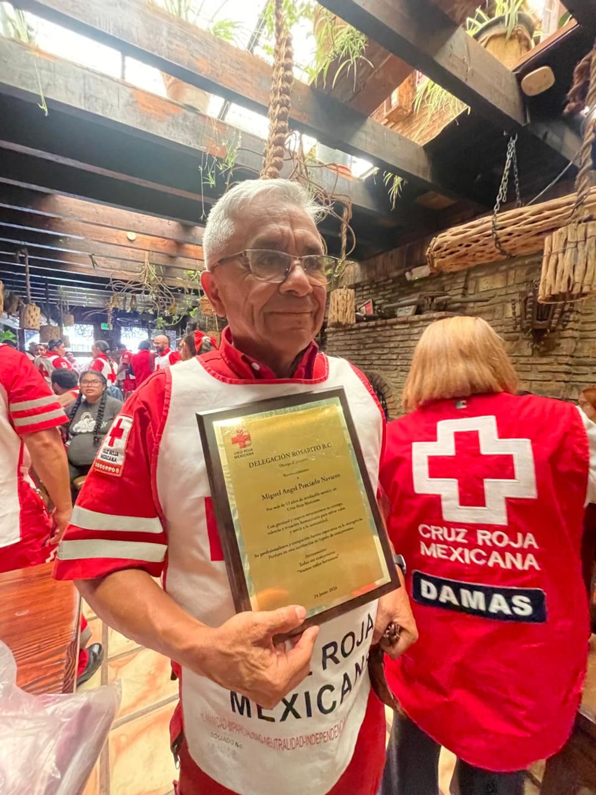 Cruz Roja Rosarito reconoció a sus socorristas en su día y entregó tres monitores-desfibriladores adquiridos mediante donaciones y actividades de recaudación del voluntariado. Foto: Carmen Gutiérrez.