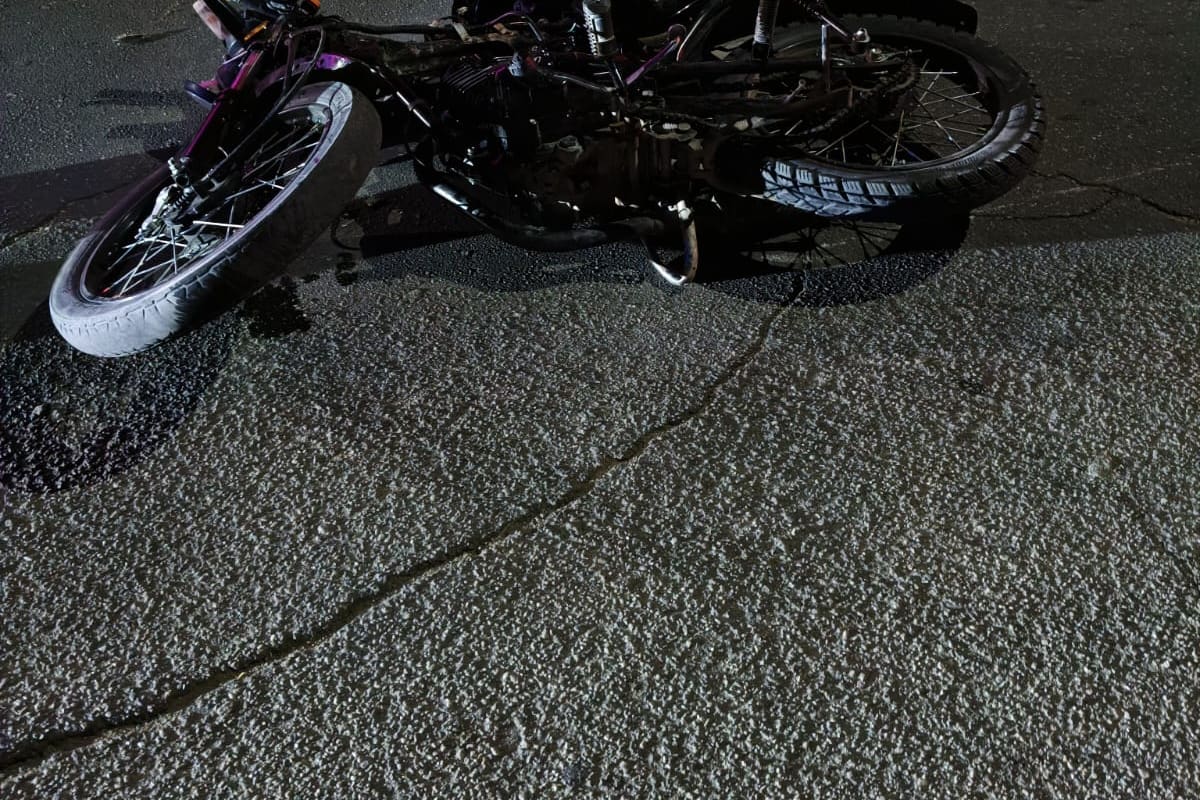 Choque entre auto y motocicleta deja dos lesionados en Los Algodones