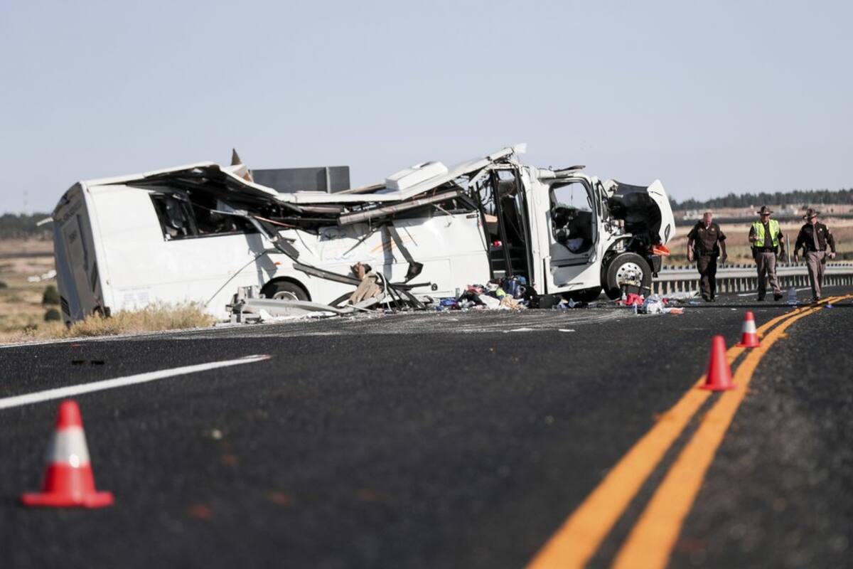 Conductor de autobús se estrella durante su primer viaje; hay 4 muertos