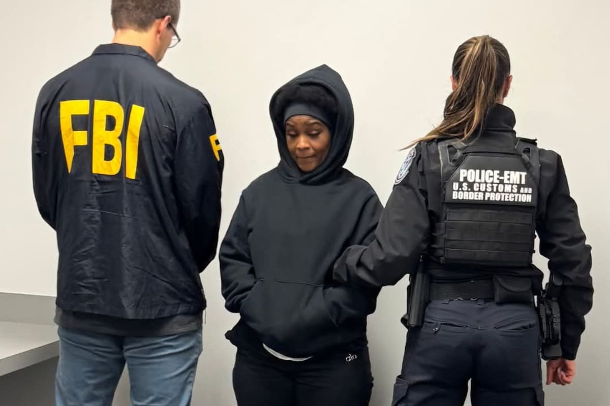 FBI extradita desde Jamaica a mujer con identidad falsa acusada de fraude por más de 32 millones de dólares en programas de ayuda por COVID-19