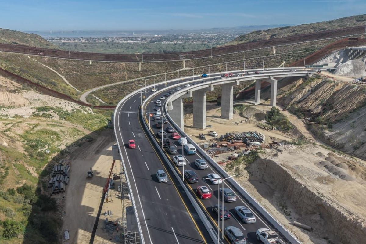 Implan analiza teleférico y conexión del viaducto elevado del aeropuerto en Tijuana
