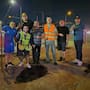 Ciudadanos tapan baches al sur de Mexicali con sus propios recursos sobre el Eje Central