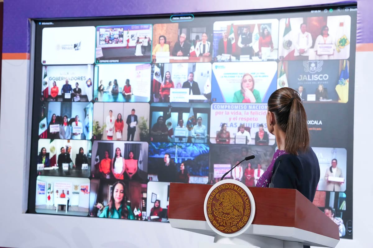 Cuauhtémoc, Ciudad de México. 25 de noviembre 2025. La presidenta constitucional de los Estados Unidos Mexicanos, la Doctora Claudia Sheinbaum Pardo en conferencia de prensa matutina en el salón de la Tesorería de Palacio Nacional.