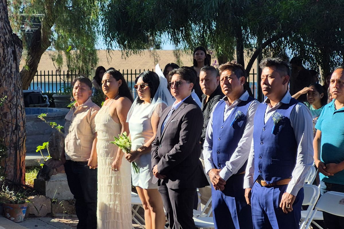 Parejas formalizan su unión durante matrimonios igualitarios en Tijuana