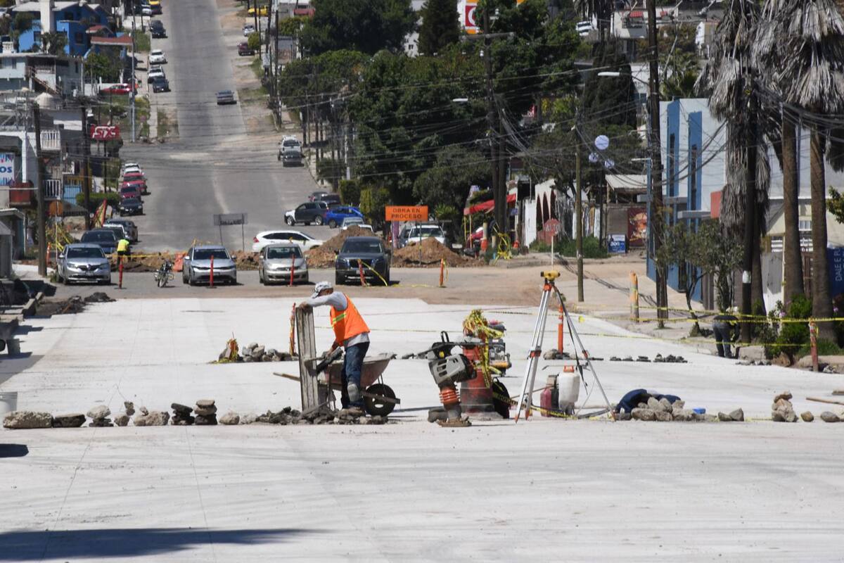 Avanza rehabilitación de la avenida Ámbar en Ensenada
