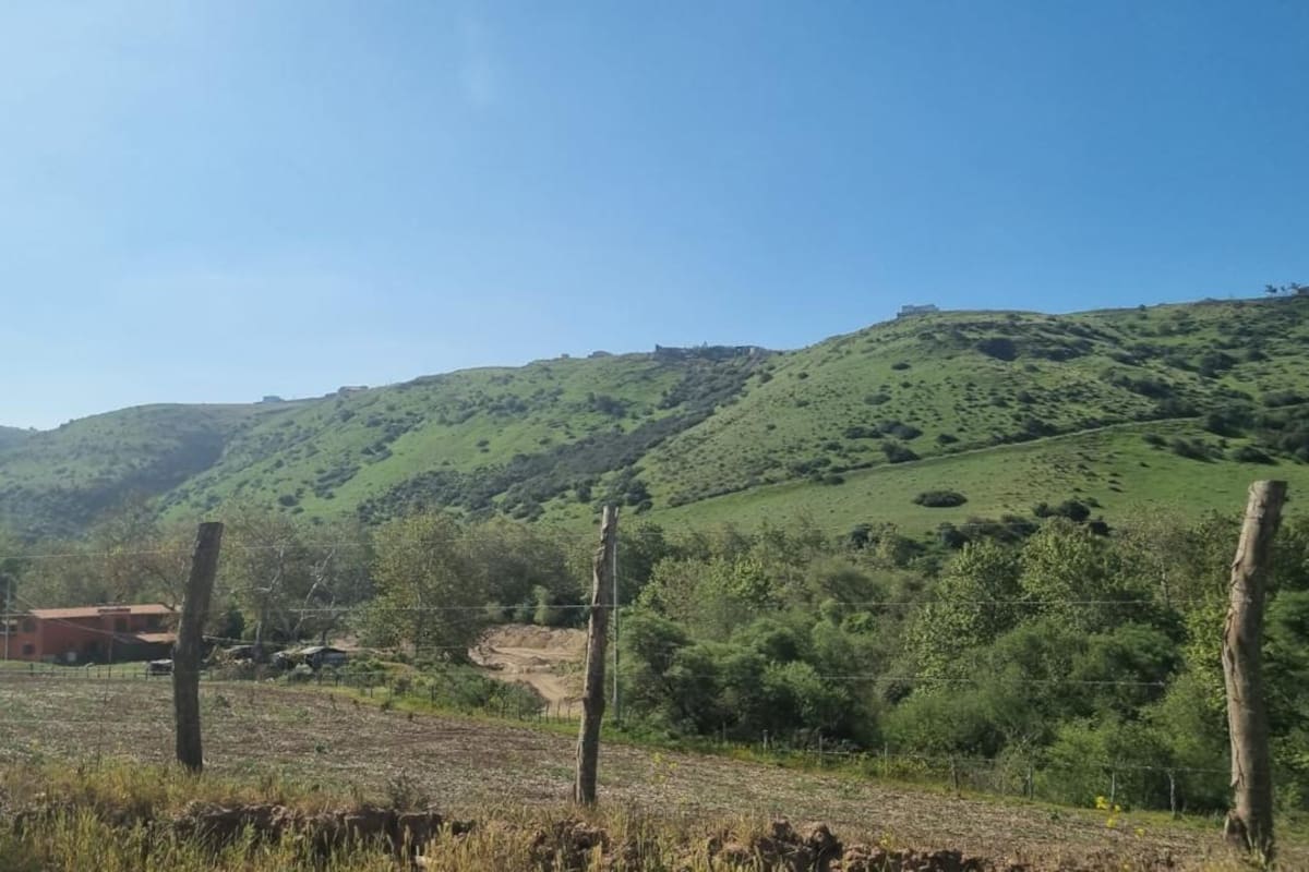 Denuncian saqueos de materiales pétreos sobre cauce de arroyo en Rosarito