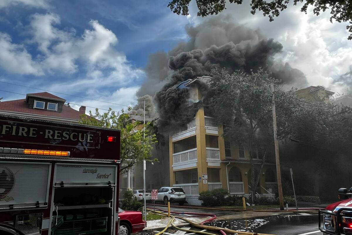 Se incendia edificio en Miami tras tiroteo que dejó un herido grave