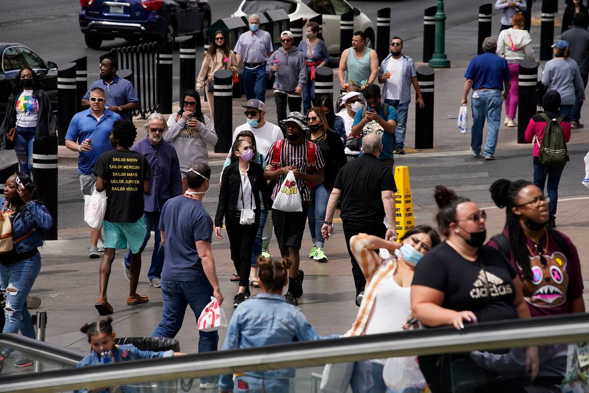 Relaja EU restricciones a personas vacunadas