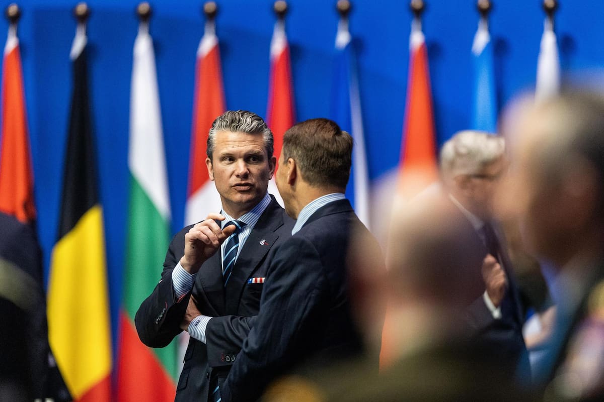 La Haya (Países Bajos), 25/06/2025.- El secretario de Defensa de Estados Unidos, Pete Hegseth, espera el inicio de la Cumbre de la OTAN en el World Forum de La Haya, Países Bajos, el 25 de junio de 2025. Por primera vez en la historia de la OTAN, los Países Bajos son anfitriones de una cumbre de la alianza. | Crédito:  EFE/EPA/SEM VAN DER WAL