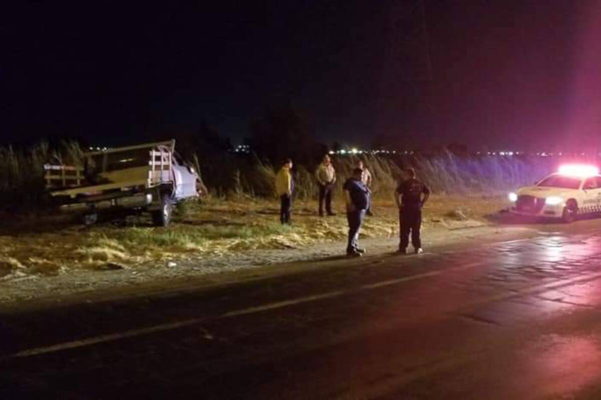Muere hombre al caer su camioneta en un canal