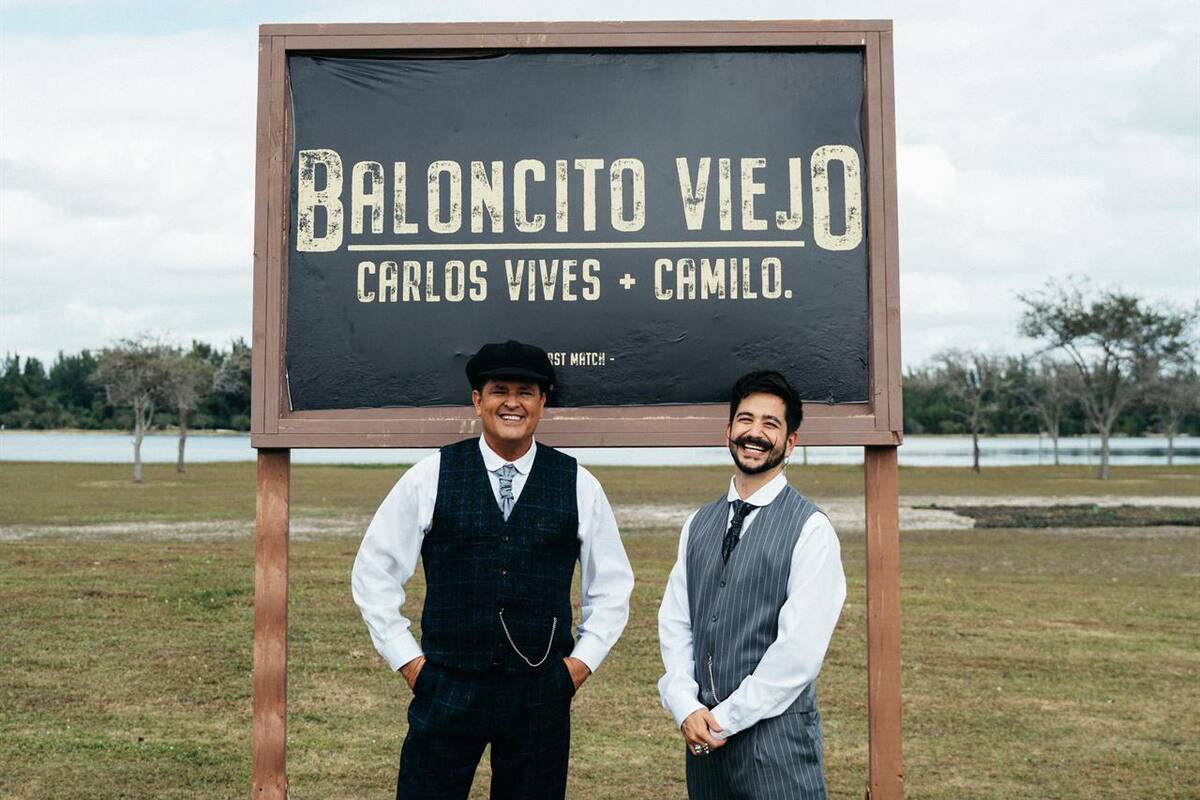 Camilo y Carlos Vives juntos jugando al fútbol en "Baloncito viejo"