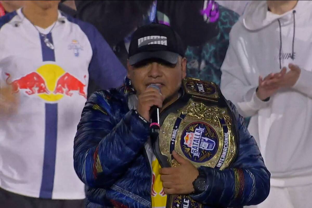 Aczino primer bicampeón de Red Bull Batalla de los Gallos 2021