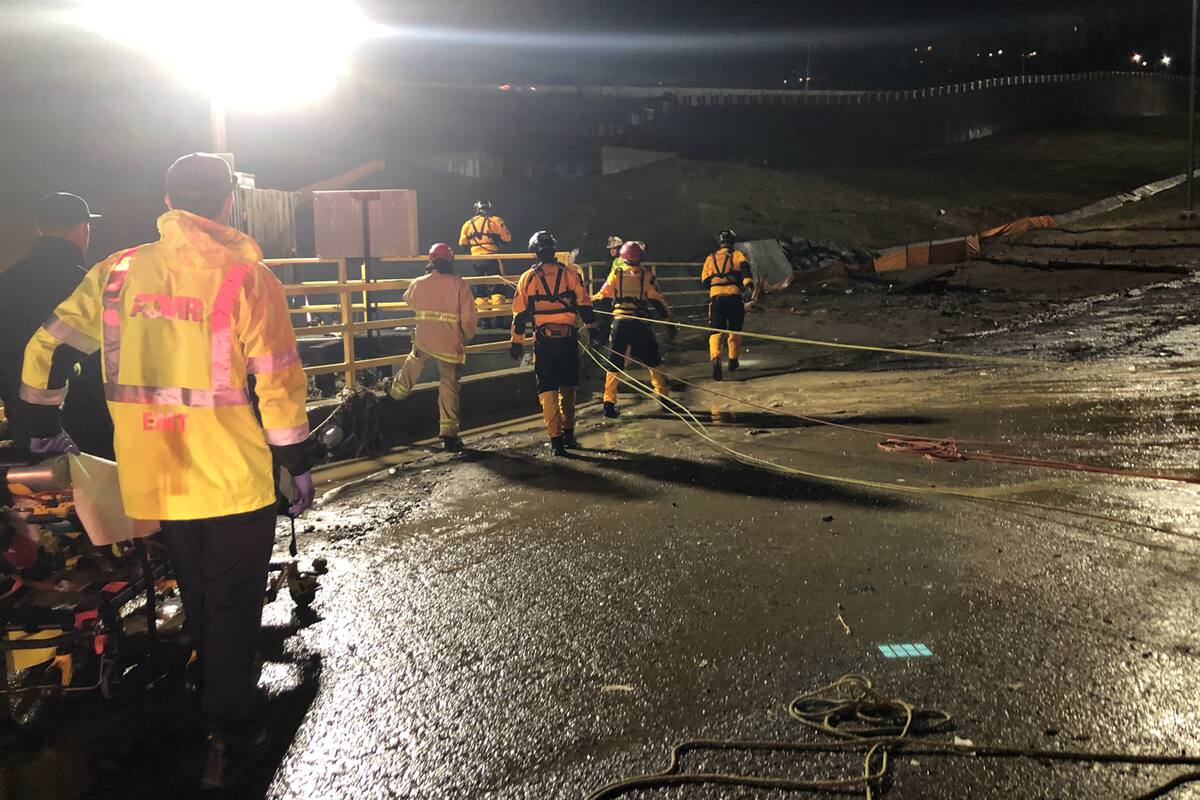 Patrulla Fronteriza rescata a 20 migrantes durante lluvias en SD