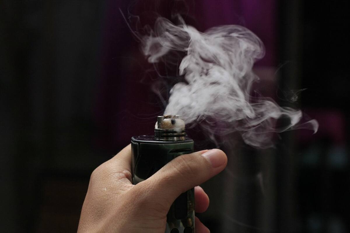 Descubren en EU la posible causa de muertes por vapeo