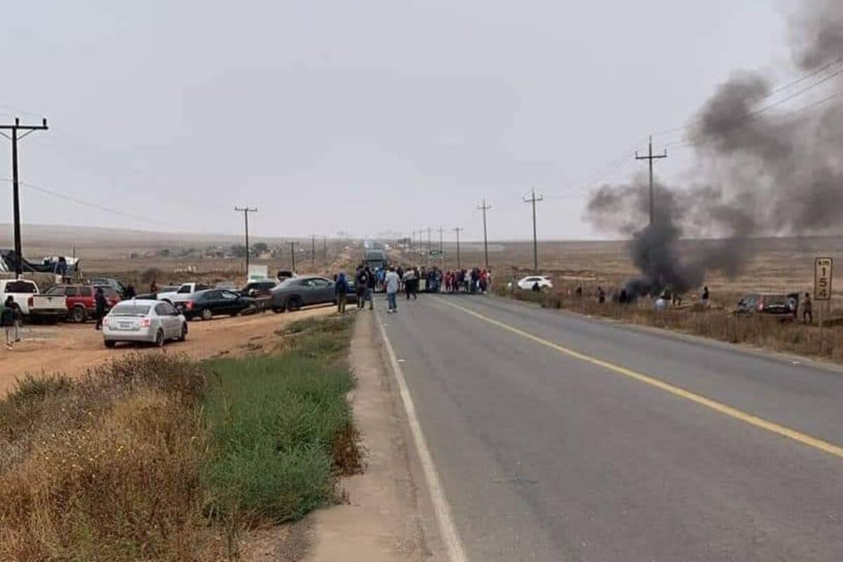 Bloquean carretera Transpeninsular en San Quintín por falta de agua