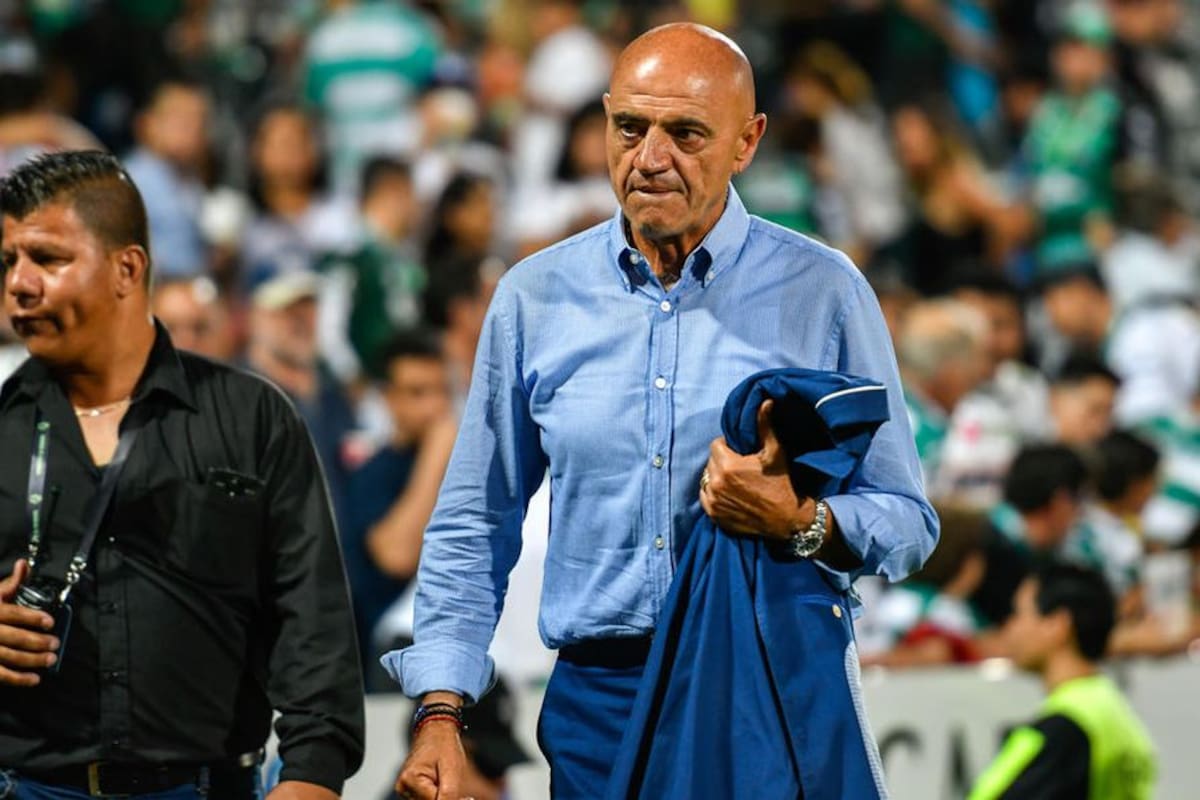'Chelís' anunció su retiro como director técnico