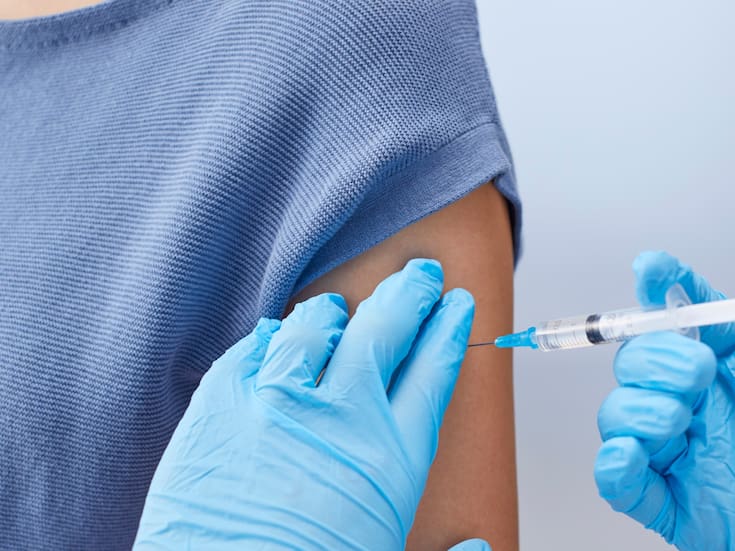 Un análisis con más de un millón de personas mostró cómo se reduce la desconfianza hacia las vacunas