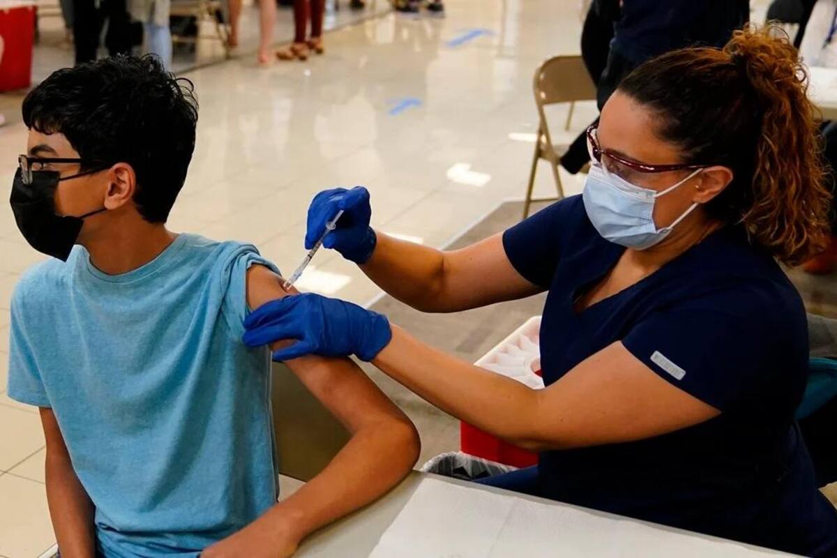 Autorizan en México vacuna Pfizer para niños de 12 años en adelante: Cofepris