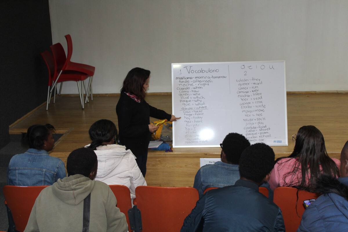 Impartirán clases de español a migrantes en Tijuana