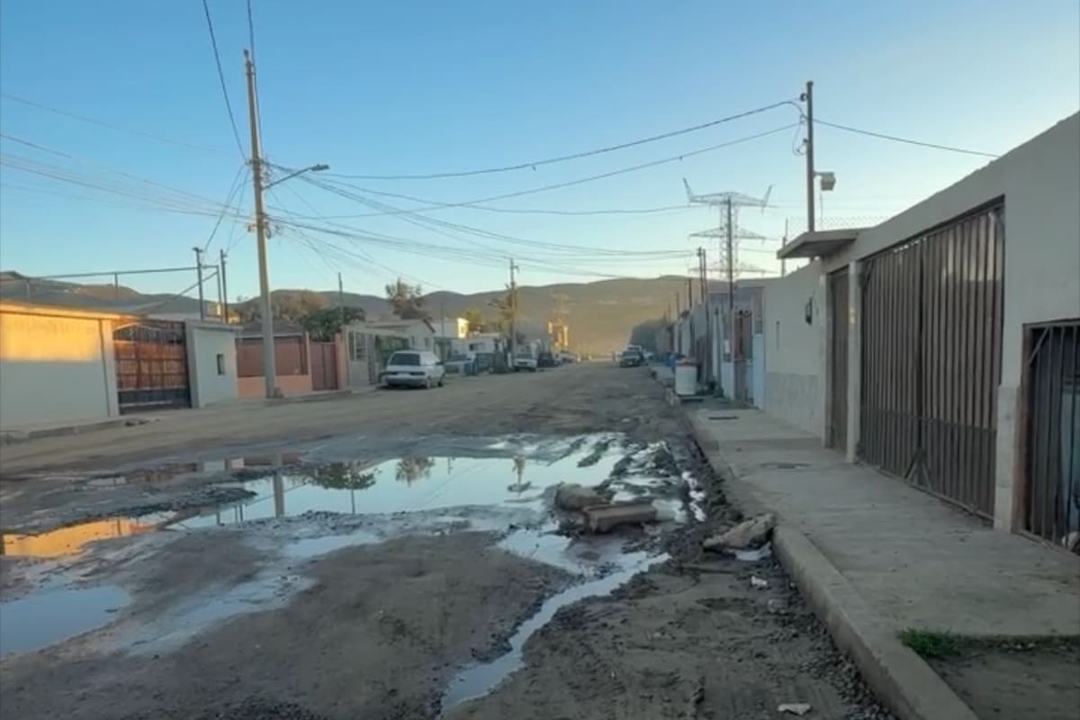 Colonia de Ensenada tiene más de un año con fuga de agua