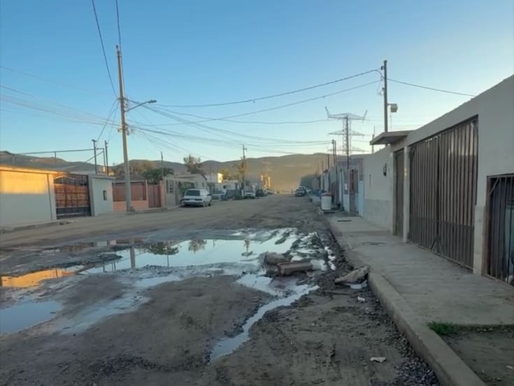Colonia de Ensenada tiene más de un año con fuga de agua