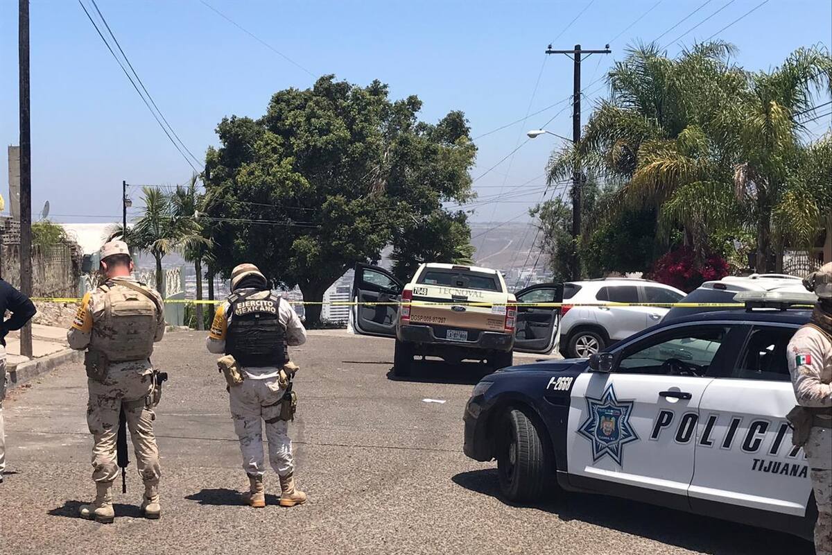 Roban con violencia camión de valores en colonia México