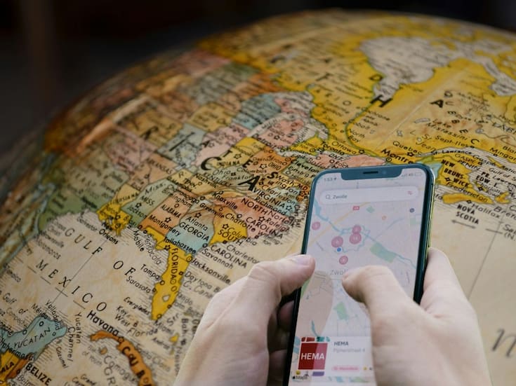 Aumenta el número de mujeres jóvenes que desean abandonar Estados Unidos y estos son los cuatro países que escogerían para irse, según encuesta