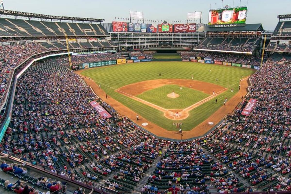 Fanatics utilizará tela de uniformes de MLB para crear mascaras y batas